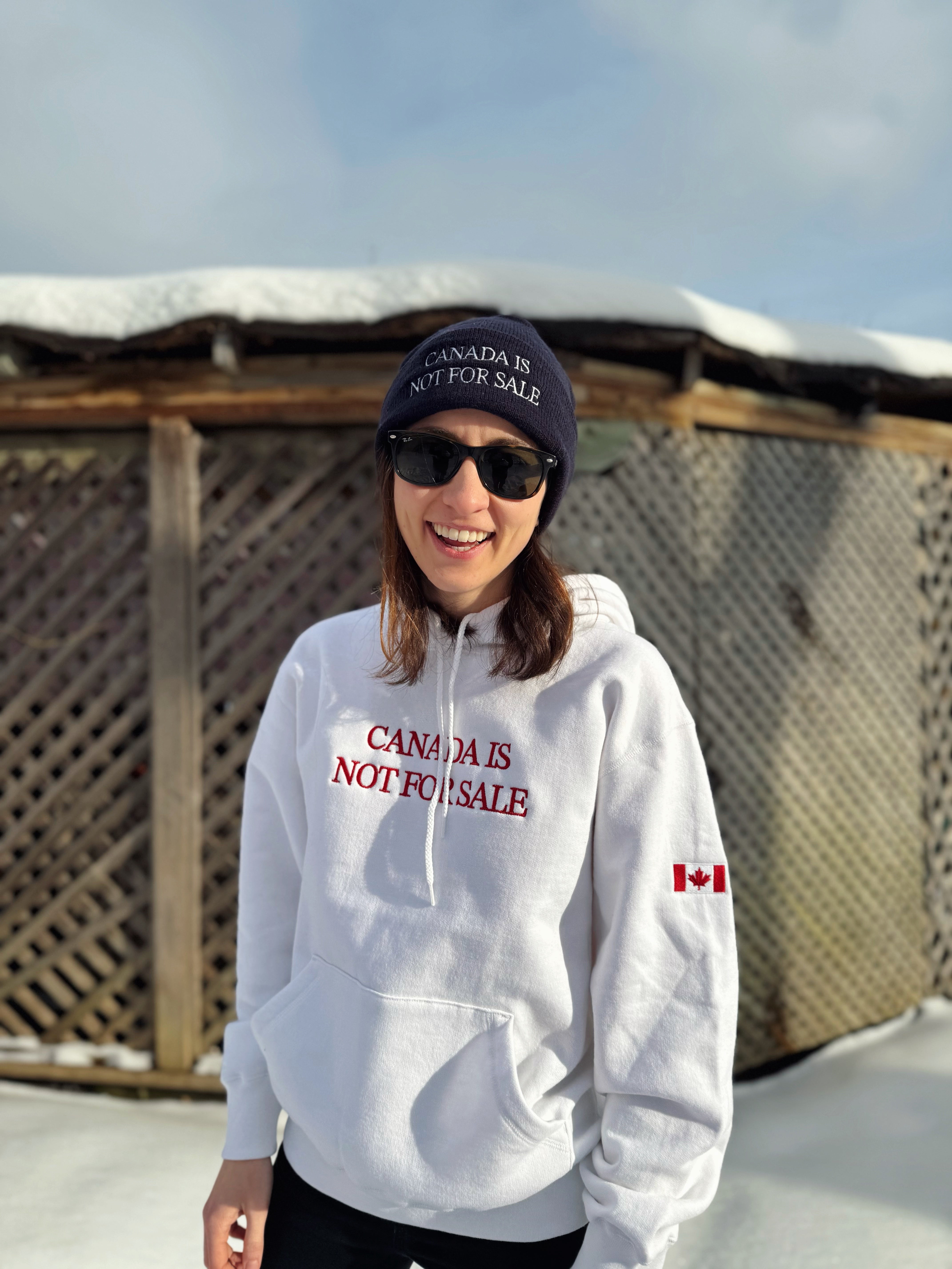 Sweat à capuche « Le Canada n'est pas à vendre » (fabriqué au Canada)