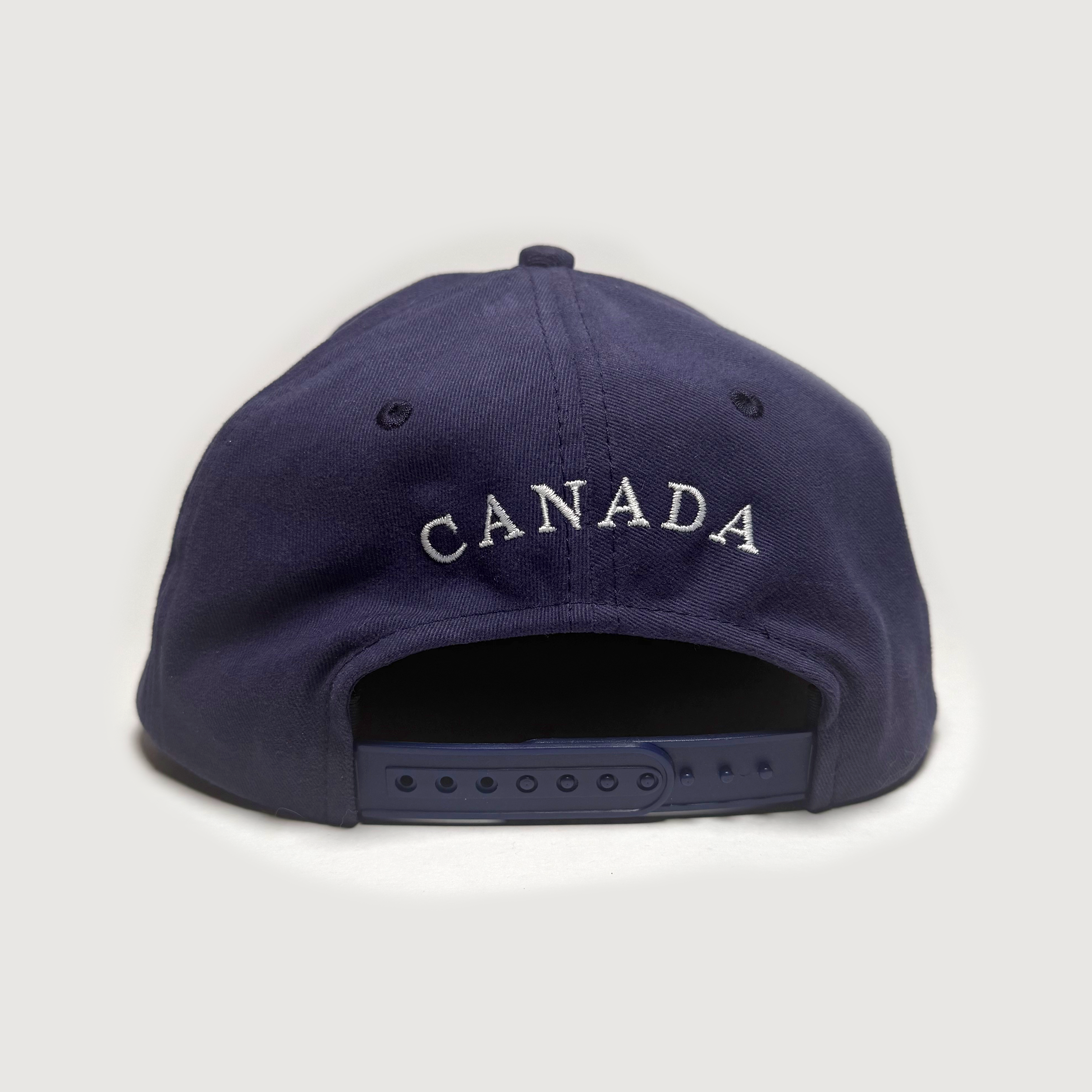 Strong and Free Structured Cap